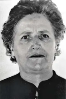  ?? ?? Domenica Rosa Cutolo, detta Rosetta, è nata a Ottaviano nel 1937 ed è morta nella stessa città metropolin­ata di Napoli lo scorso 14 ottobre. Questo scatto è stato fatto l’8 febbraio 1993, giorno del suo arresto