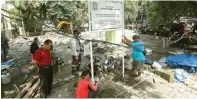  ?? GUSLAN GUMILANG/JAWA POS ?? SUDAH BERSIH DARI PKL: Lahan di depan Kecamatan Sukomanung­gal yang bisa digunakan untuk pos PMK.