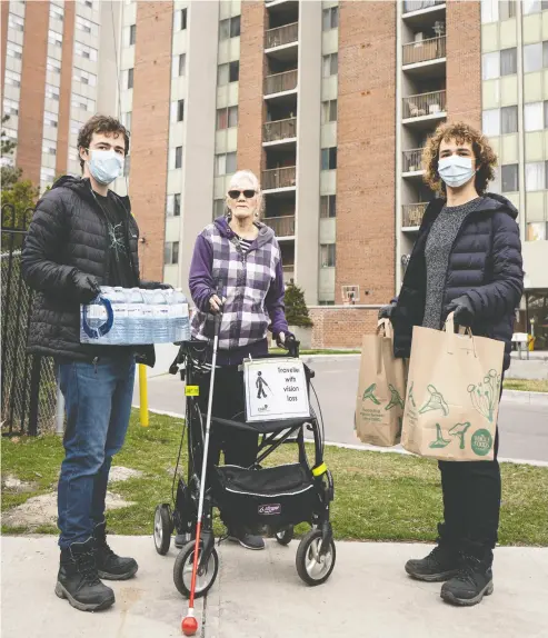  ?? Waisberg famil
y ?? Cooper Waisberg and older brother Ethan deliver groceries to Josie Mullins, a blind senior living on her own with few supports. Cooper Waisberg used money from his 18th birthday to help out seniors isolated by the pandemic.