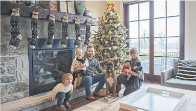  ?? J.P. MOCZULSKI FOR THE TORONTO STAR ?? Sheila and Brett Winchell with, from left, son Lennox, 4, Pearl, 2, boxer Bowie and 2-month-old daughter, Neve.