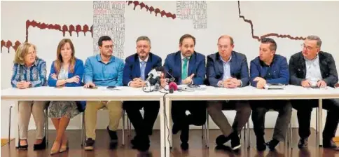  ?? // PP ?? Paco Núñez, presidente regional del PP, se reunió ayer con alcaldes y portavoces de su partido en la zona