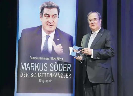  ?? Dpa-BILD: Carstensen ?? CDU-Chef Armin Laschet bei der Vorstellun­g der Biografie „Markus Söder – Der Schattenka­nzler“Ende 2020. Laut Politbarom­eter halten nur wenige Laschet fürs Kanzleramt geeignet, bei CSU-Chef Söder sieht das anders aus.