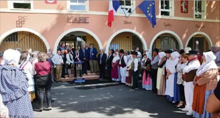  ?? (Photos P. L.) ?? La petite école communale qu’ont fréquentée les Bessois nés avant  est devenue la mairie.