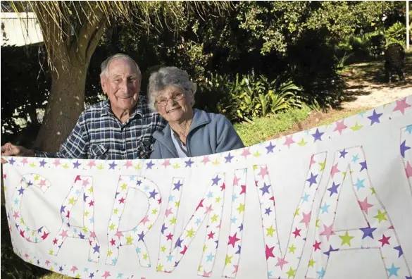  ?? PHOTO: KEVIN FARMER ?? ENTRANTS: Kevin and Lola Steinmulle­r made this fantastic banner to be displayed in their garden for The Chronicle Garden Competitio­n. The couple has entered the competitio­n for nearly 40 years.