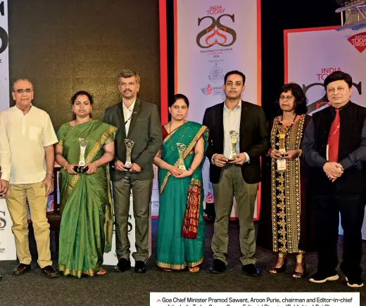  ??  ?? Goa Chief Minister Pramod Sawant, Aroon Purie, chairman and Editor-in-chief of the India Today Group, Group Editorial Director (Publishing) Raj Chengappa and Consulting Editor Ajit Kumar Jha with the winners at the conclave