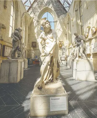  ??  ?? L’un de mes grands coups de coeur à Angers a été la Galerie David d’Angers. − Gracieuset­é