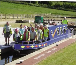  ??  ?? The volunteer work party in Staveley Town Lock.