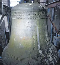  ?? FOTO: DPA ?? Das Metall des Anstoßes: die Hitler-Glocke von Herxheim.