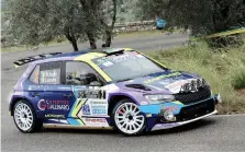  ?? FOTO LOLLINI ?? Signor-Bonato su Skoda Fabia Rally2, arrivati da vincitori della 4a Zona al titolo in finale