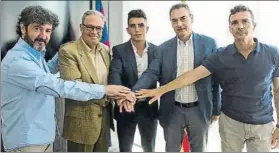  ?? FOTO: FC BARCELONA ?? Monchu, con Bakero, Elías, Segura y Amor, tras la renovación hasta 2021