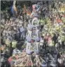  ??  ?? Performers build a human tower as Catalans gather in Barcelona.