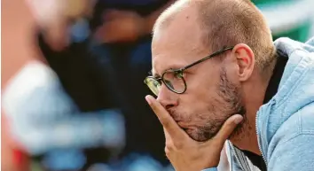  ?? Foto:Klaus Rainer Krieger ?? Trainer Dominik Reinhardt sah einige dicke Chancen für sein Team, doch letztlich reicht es für den FC Augsburg II gegen Schalding-Heining nur zu einem 0:0.