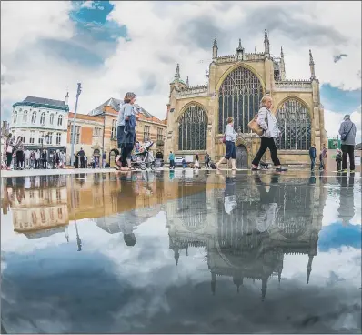  ?? PICTURE: JAMES HARDISTY. ?? ABOVE AND BELOW: New mirror pools designed by Mel Chantrey in Trinity Square in front of Hull Minster.