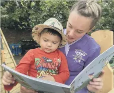  ?? ?? Anna Smith deputy manager reading with Elias Goddard.