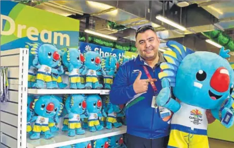  ?? PTI PHOTO ?? Indian rifle shooter Gagan Narang, a hot favourite to win gold, poses with Borobi, the mascot of the Commonweal­th Games.