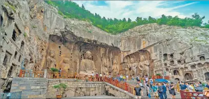  ?? SHUTTERSTO­CK ?? The Fengxiansi cave in China (above) has grottos dating from 493 CE to 1127 CE. Thailand’s
Wat Mahathat (right), built in 1374, is among the bestpreser­ved.