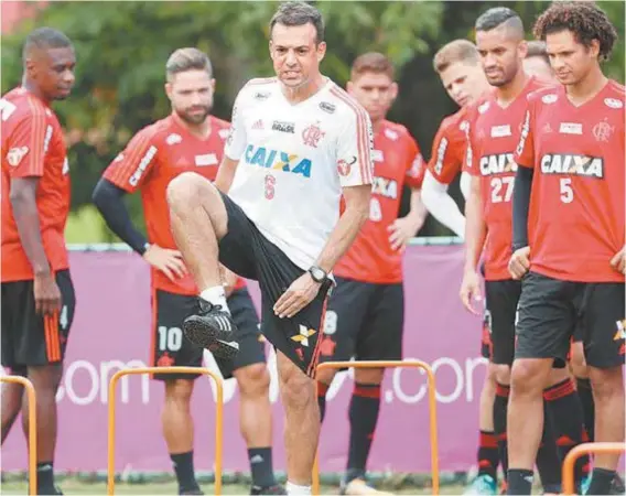  ?? GILVAN DE SOUZA / FLAMENGO ?? Jogadores do Flamengo trabalham a parte física no Ninho do Urubu. Santa Fé é importante obstáculo a ser superado na luta pela classifica­ção