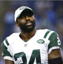  ?? PAUL SANCYA, THE ASSOCIATED PRESS ?? Darrelle Revis faces five charges following a street fight in Pittsburgh last Sunday.