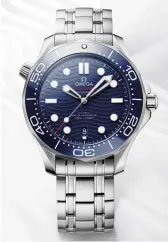  ??  ?? the omega seanaster diver 300M; the Master Chronomete­r Calibre 8800 movement as seen through the transparen­t casebackOp­posite page daniel Craig in the latest campaign for the seamaster