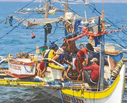  ?? WILLIE LOMIBAO/INQUIRER NORTHERN LUZON ?? FISHERMEN from the village of Cato in Infanta town, Pangasinan province, rest after a fishing trip in the West Philippine Sea.