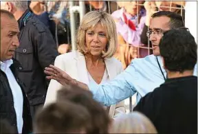  ??  ?? Brigitte Macron lors du dernier meeting de son mari, le 4 mai, à Albi.