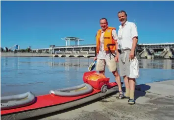  ?? Foto: tommoni ?? Einmal mit dem Kajak eine große Flussreise durch mehrere Länder bis zum Meer paddeln – davon träumten Reinhold Bösl (links) und Thomas Scharpf schon seit einigen Jahren. Jetzt setzen sie diesen Traum etappenwei­se um.