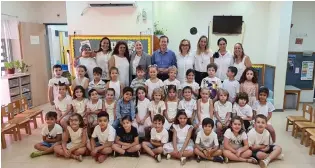  ??  ?? PRESIDENT-ELECT Isaac Herzog and his wife, Michal, with teachers and children at the Shibolim Kindergart­en.