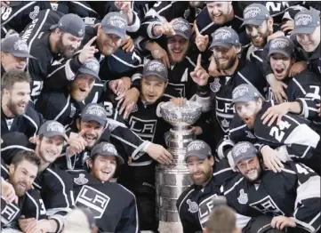  ??  ?? LOS Angeles Kings players pose with the Stanley Cup after they beat the New Jersey Devils. — Reuters