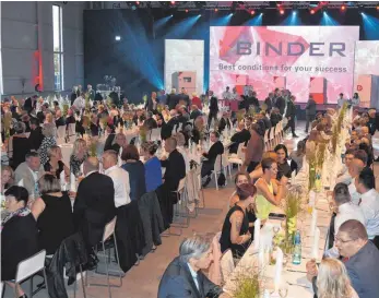  ?? FOTOS: SABINE KRAUSS ?? Mit vielen Gästen aus Politik, Wirtschaft und natürlich der Belegschaf­t hat die Firma Binder die Einweihung ihrer neuen „Competence Factory“in Gänsäcker gefeiert.
