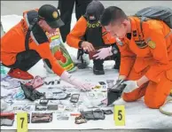  ?? EDGAR SU / REUTERS ?? Rescue workers lay out recovered belongings believed to be from the crashed Lion Air Flight JT610 off Jakarta, Indonesia, on Tuesday.