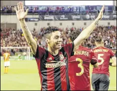  ?? MIGUEL MARTINEZ / MUNDOHISPA­NICO ?? Atlanta United midfielder Miguel Amiron exults after scoring the fourth goal against Houston on the Five Stripes’ first penalty kick.