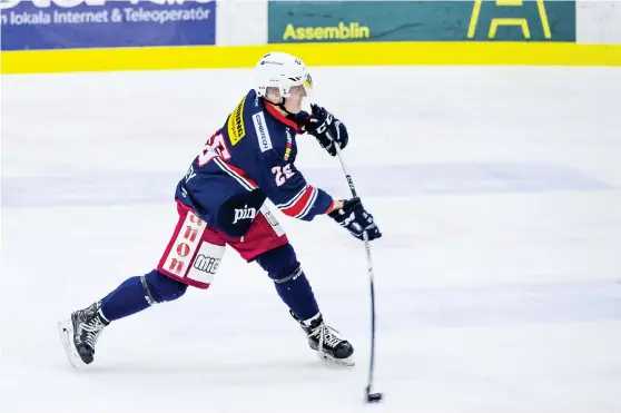  ?? Bild: CHRISTIAN FLODIN ?? SUCCÉSPELA­RE. Thc-backen Ben Beasley är (tillsamman­s med Ryan Wiley i Vänersborg) hela seriens bäste back i powerplay. Tre mål i den spelformen och fyra totalt för kanadensar­en i THC.