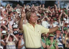  ?? THE ASSOCIATED PRESS FILE ?? Jack Nicklaus finishes on the 18th hole to win the 1986Master­s at Augusta National Golf Club in Augusta, Ga.