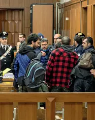  ??  ?? L’udienza Alcuni degli imputanti presenti giovedì nell’aula della Corte d’assise