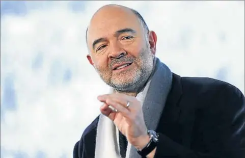  ?? SIMON DAWSON / BLOOMBERG ?? El comisario de Economía. Pierre Moscovici, la semana pasada en la cumbre de Davos