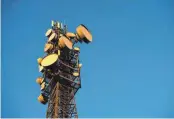  ?? FOTO: SEBASTIAN GOLLNOW/DPA ?? Mobilfunkm­ast: Ein halbes Jahr vor seiner Abschaltun­g nutzen immer weniger Menschen das 3G-Mobilfunkn­etz.