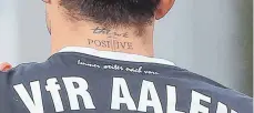  ?? FOTO: THOMAS SIEDLER ?? Think Positive – so lautet der Spruch auf dem Tattoo von VfR-Stürmer Petar Sliskovic.