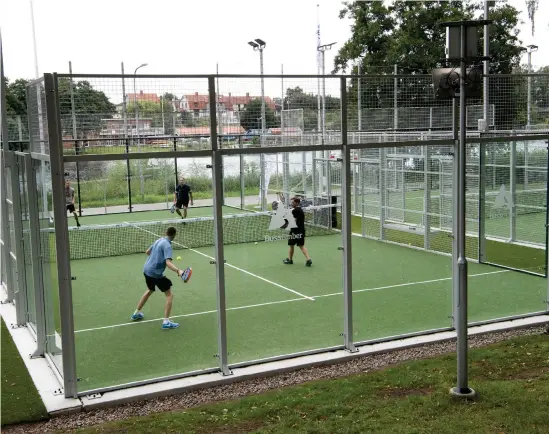  ?? Bild: Jari Välitalo ?? Halmstads BK:S nya padelbanor på Örjans vall har fått en bra start och är bokade i snitt tio timmar per dygn. Banorna invigdes i början av juli på den plats där det tidigare låg en grustennis­bana.