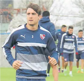  ??  ?? Capitán. Nicolás Tagliafico seguirá jugando como marcador central.