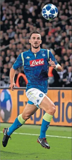  ??  ?? Fabián, durante un partido con el Nápoles en Champions League.