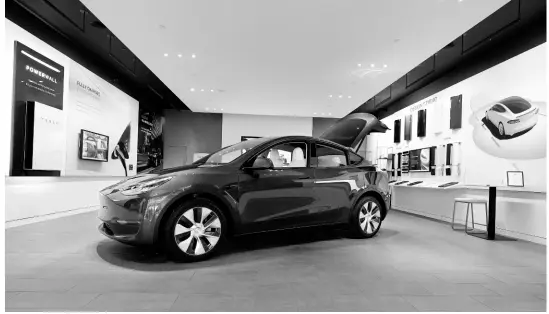  ?? AP ?? A Tesla Model Y Long Range is displayed at the Tesla Gallery in Troy, Michigan.