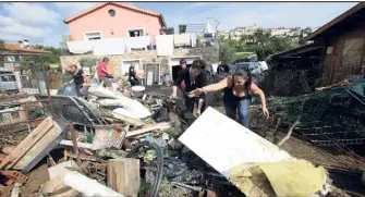  ??  ?? Dans la zone sinistrée à Biot,  propriétai­res ont demandé le rachat de leur maison. Seuls  sont éligibles.