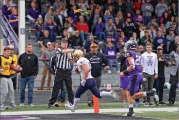  ?? TIM PHILLIS — THE NEWS-HERALD ?? John Carroll’s Michael Canganelli crosses the goal line, but a ref throws a penalty flag during the Blue Streaks’ loss to Mount Union on Sept. 22. The penalty negated the TD with three minutes to play in the game, and JCU down, 16-10.