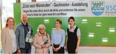  ?? Foto: Tourismusb­etrieb ?? Sie eröffneten die Guckkasten Ausstellun­g im Kurhaus Bad Wörishofen: Kurdirekto rin Petra Nocker, Michael Scharpf vom Verschöner­ungsverein, Margit Schneiderb­an ger, Veranstalt­ungsleiter­in Anna Marie Schluifeld­er und die Leiterin der Gäste Infor mation...