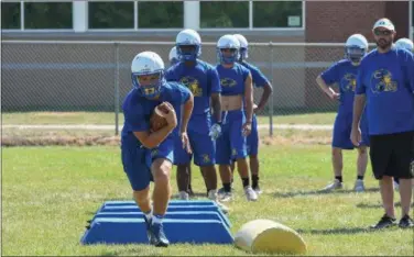  ?? ERIC BONZAR — THE MORNING JOURNAL ?? Clearview junior running back Andrew Engle works on his footwork during the first day of practice July 31.