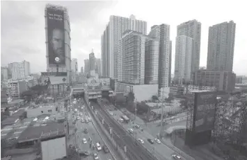  ?? PHILSTAR.COM ?? This Sept. 24, 2020 photo shows a view of Makati skyline as seen from Boni, EDSA.