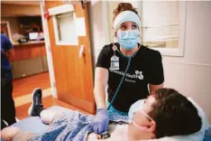  ?? ?? Dr. Sarah Dunn examines a patient at Adventist Health hospital’s emergency department in Sonora (Tuolumne County).