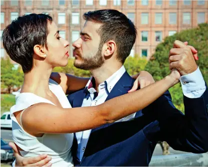  ?? Bild: PRESSBILD ?? TANGODUO. Eric Dinzel och Flavia Kohut, från Argentina, uppträder i kväll på Café Strandgata­n 20.