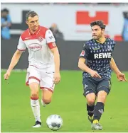  ?? FOTO: FALK JANNING ?? Ein Bild aus dem Hinspiel: Fortuna-Kapitän Oliver Fink (links) im Duell mit Jonas Hector.