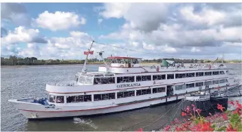  ?? RP-FOTO: ARCHIV ?? Auf der Germania findet am 15. Dezember von 11 bis 20 Uhr ein Weihnachts­markt statt. Dann liegt das Schiff in Emmerich am Steiger.